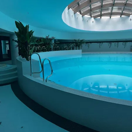 Hanza Tower Bohemia 22 Pool & Jacuzzi 什切青