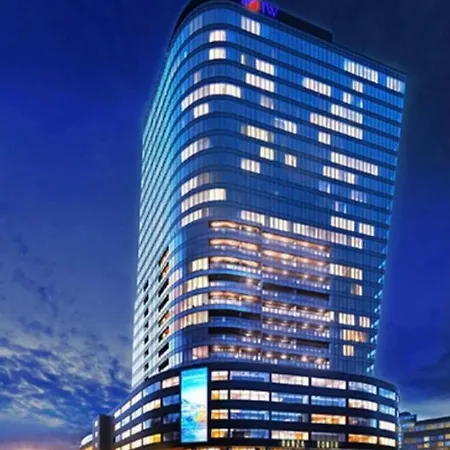 Hanza Tower Bohemia 22 Pool & Jacuzzi 公寓